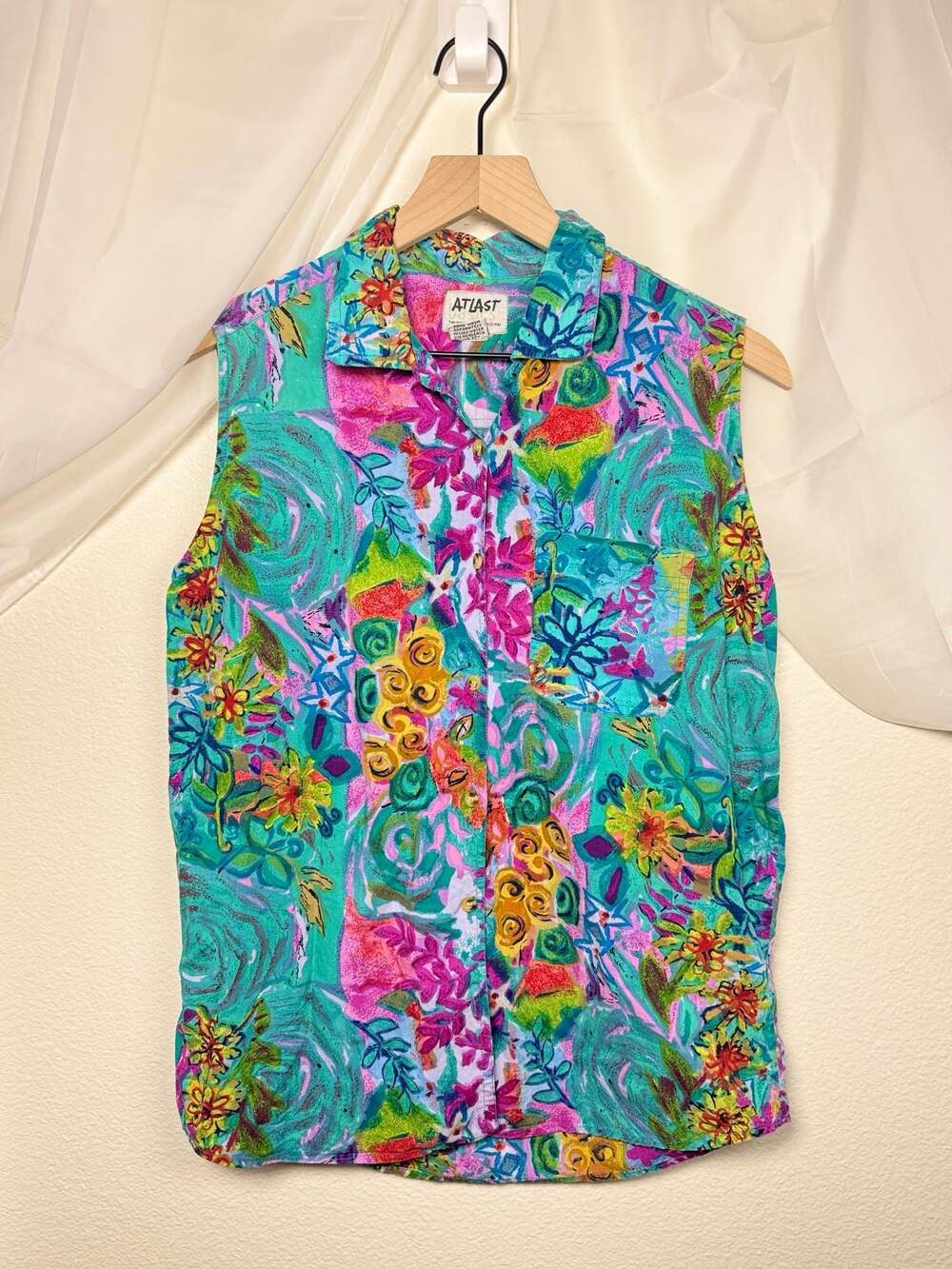 Vintage 1992 Atlast Basics Floral Sleeveless Button-Down Shirt